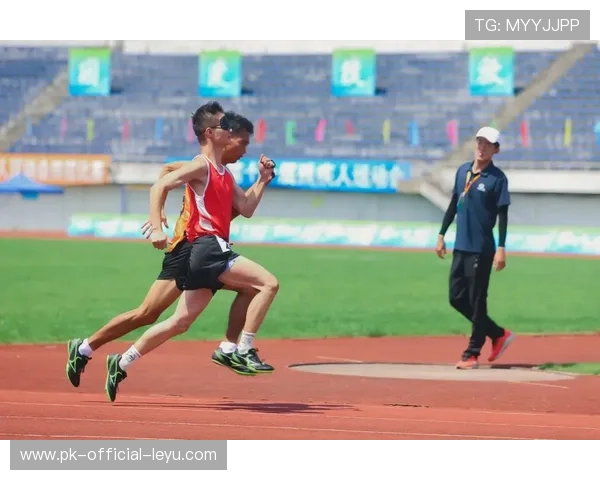 “武汉马拉松：选手们突破自我，勇敢迎接挑战”